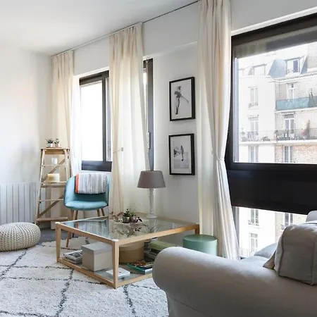 100M2 Paris Porte Maillot Indoor Parking *