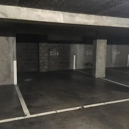 100m2 Porte Maillot Indoor Parking Paris